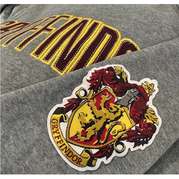 Harry Potter Universal Studios Sweatshirt Gryffindor Arm Patch Women’s XS - Picture 5 of 14